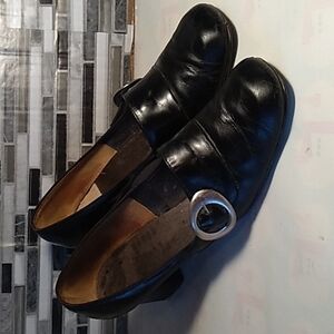 Vintage 1970s ladies heeled dress shoes black